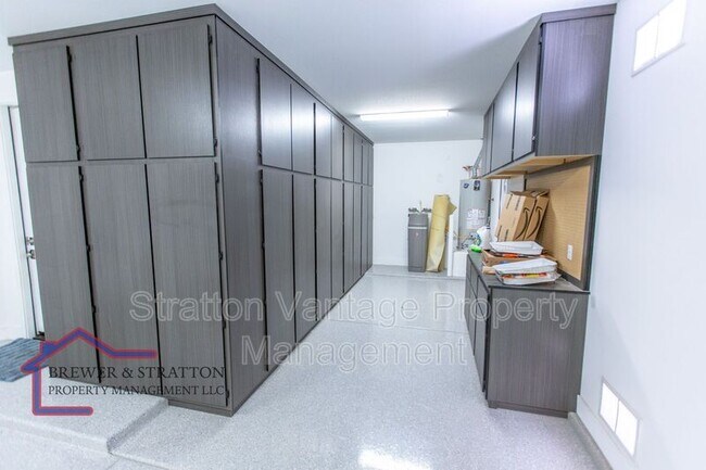 Building Photo - 4065 S Marin Dr