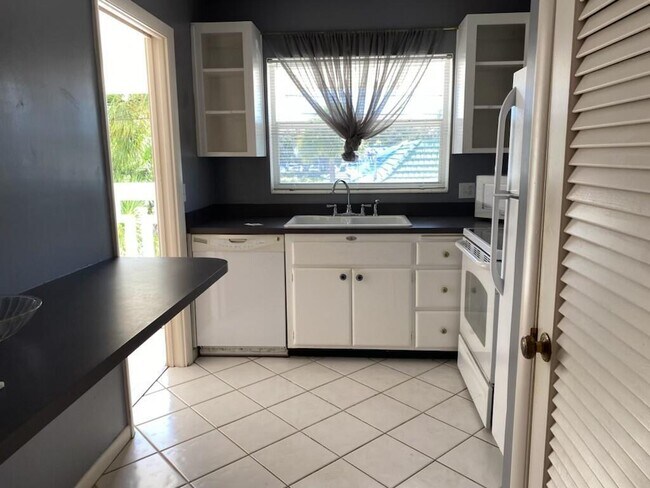 Building Photo - 91 Willow Rd