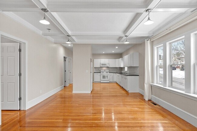 Building Photo - 920 Pleasant St