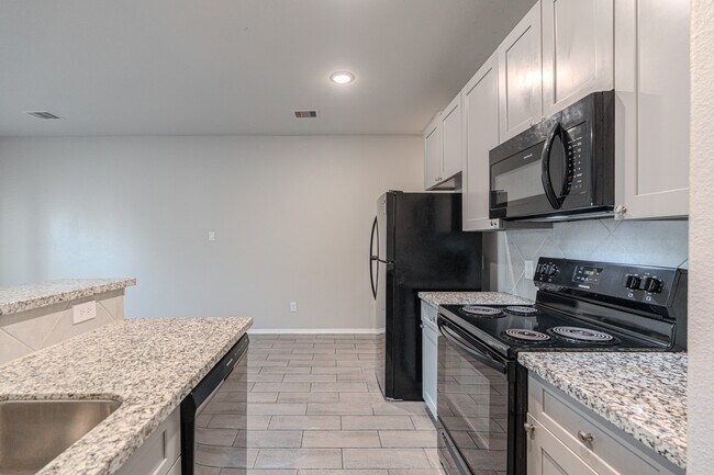 Building Photo - 402 Avenue H