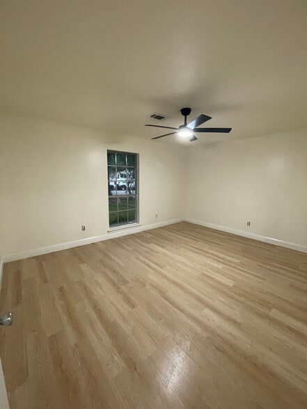 Building Photo - 1111 Irish Dr