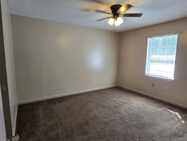Building Photo - 403 E Lawnwood Ave