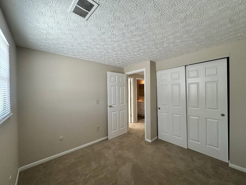 Building Photo - 2512 Nassau Dr