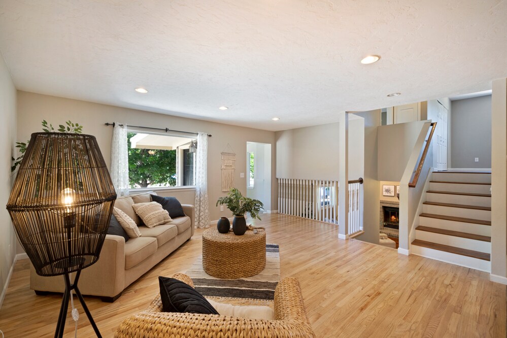 Living room - 150 Ranae Dr