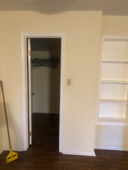 Building Photo - 100 Teal Ln