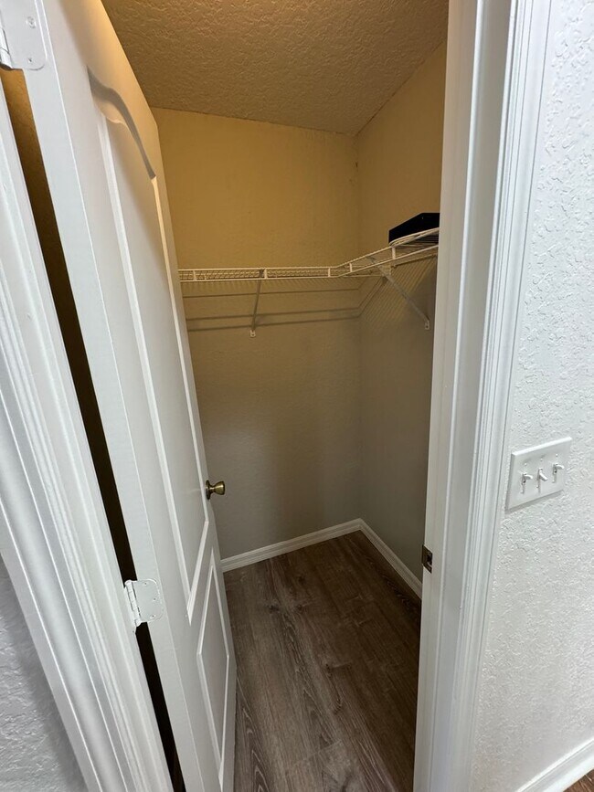 Building Photo - 4 Bedroom 2 Bath Home in Poinciana Village 3