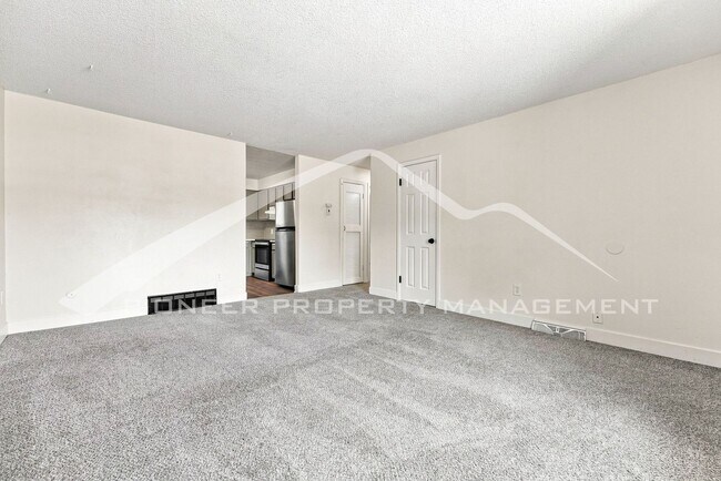 Building Photo - 179 Eaton Ct