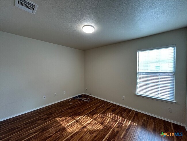 Building Photo - 424 Copper Hill Dr