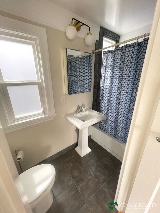 Building Photo - Spacious 4BR/2BA in Mission Terrace – San Francisco