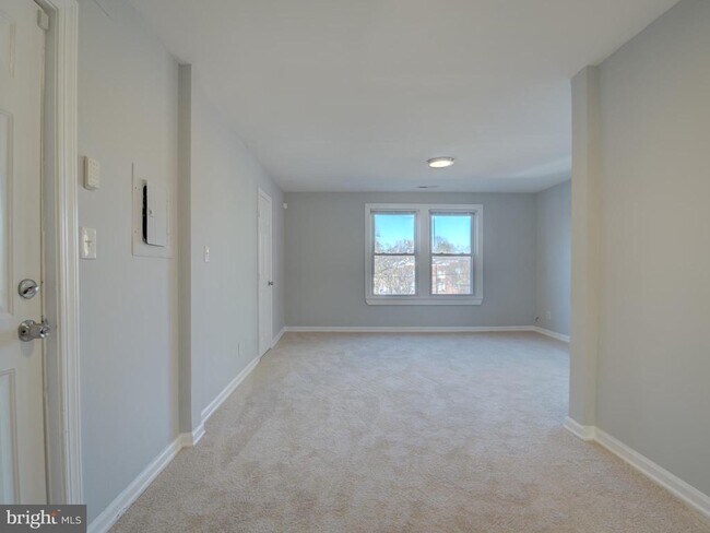 Building Photo - 351 Parkland Pl SE