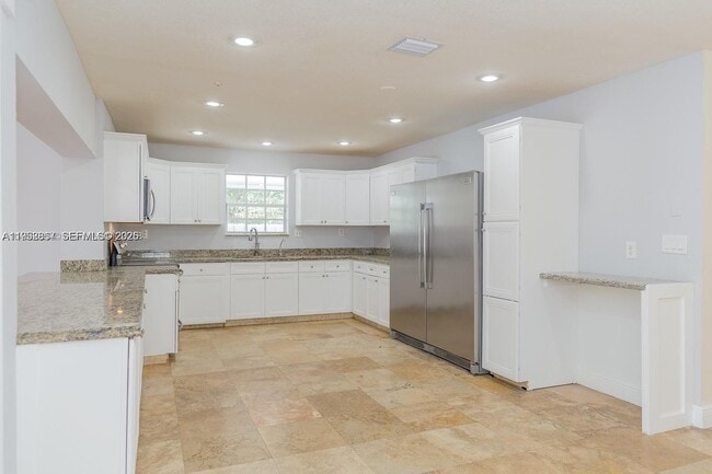 Building Photo - 5520 Hayes St