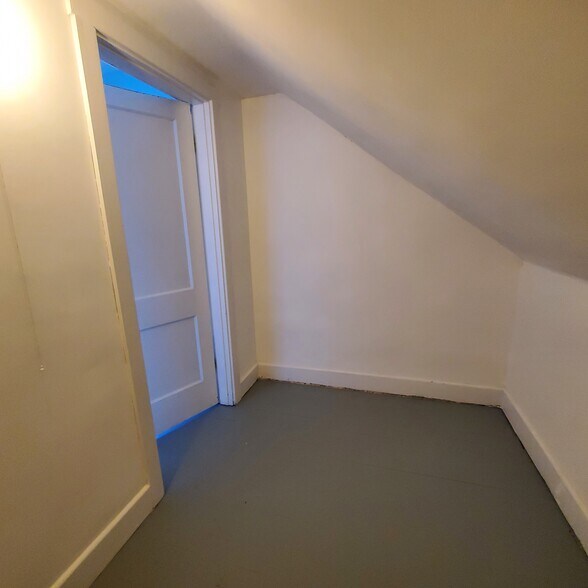 Building Photo - 3047 Feltz Ave