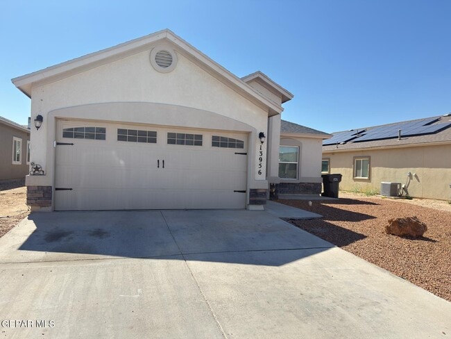 Building Photo - 13956 Lago Vista Ave