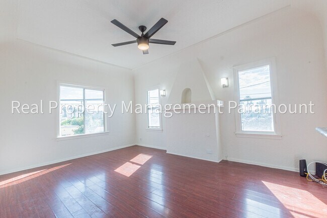 Building Photo - 2757 S Mansfield Ave