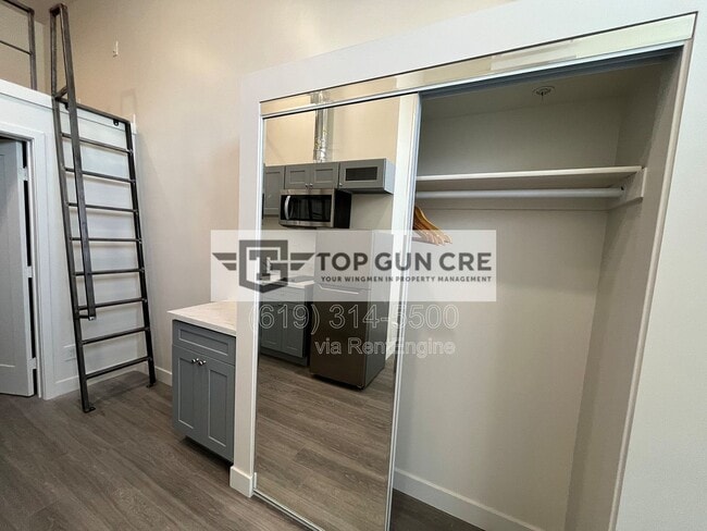 Building Photo - 136 W San Ysidro Blvd