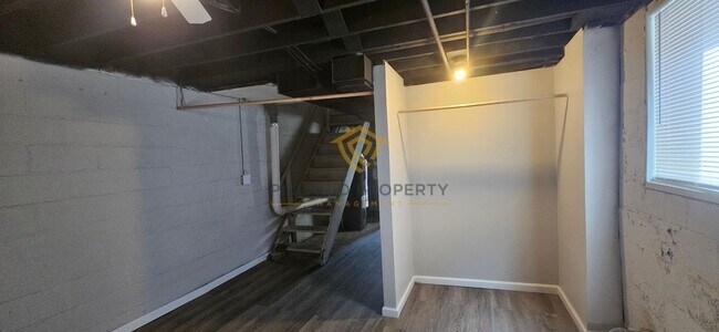 Building Photo - 901-903 Dequincey