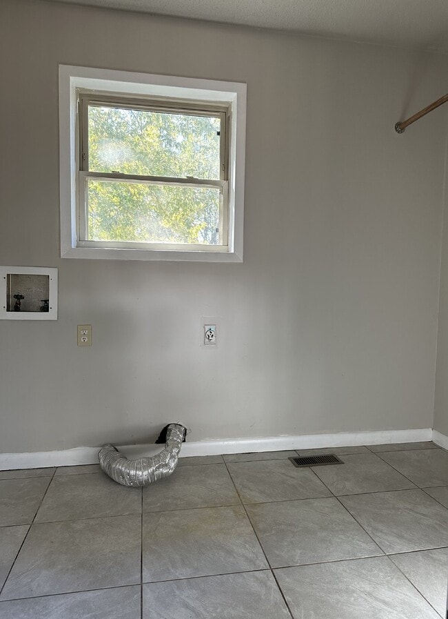 Building Photo - "Charming 3-Bedroom Home in Brookland - Co...