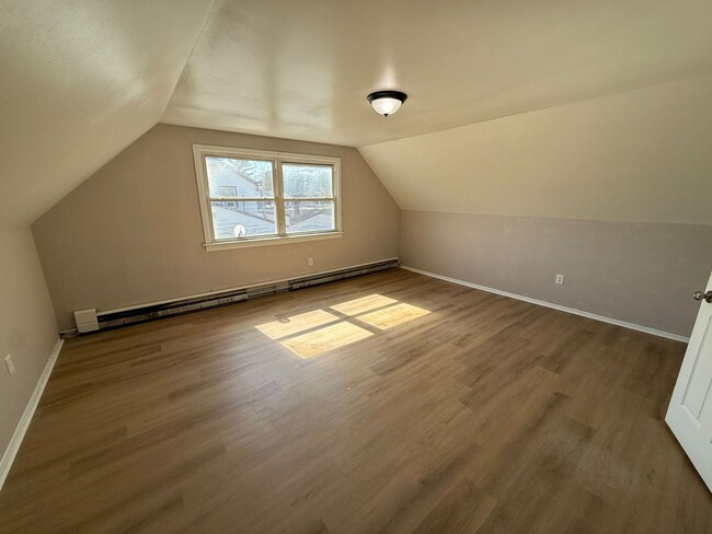 Building Photo - Spacious 3 Bedroom Townhouse for Rent !!!