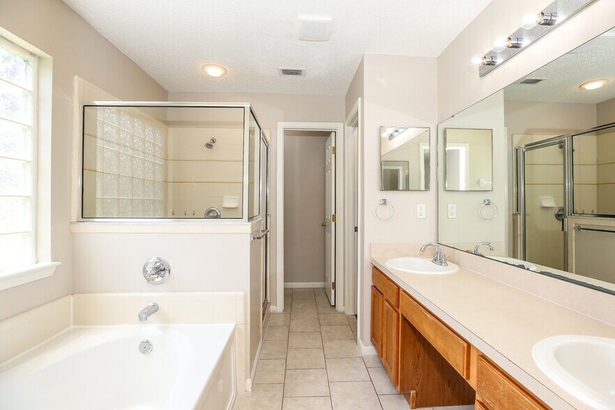 Building Photo - 3559 White Cow Ct