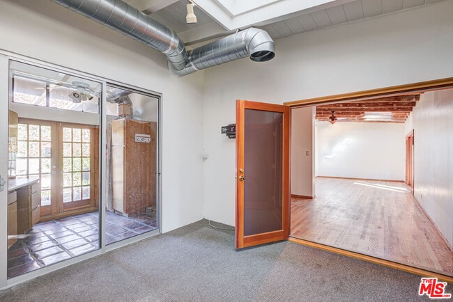 Building Photo - 15511 Woodcrest Dr