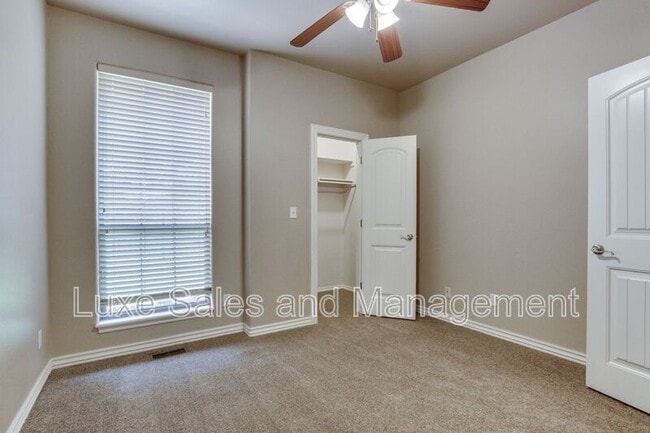 Building Photo - 3341 Heritage Green Cir