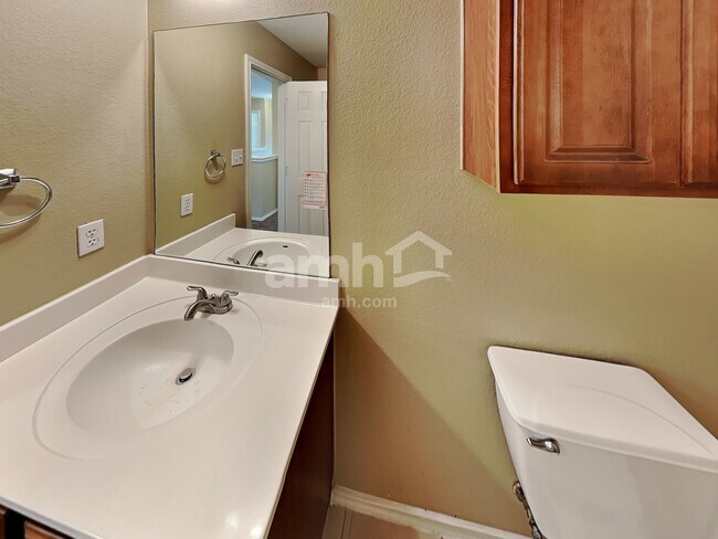 Building Photo - 149 Ashwood N