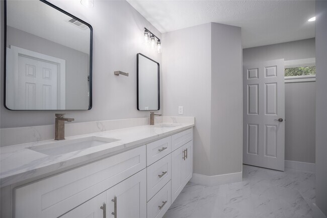 Building Photo - 1406 Kent Way