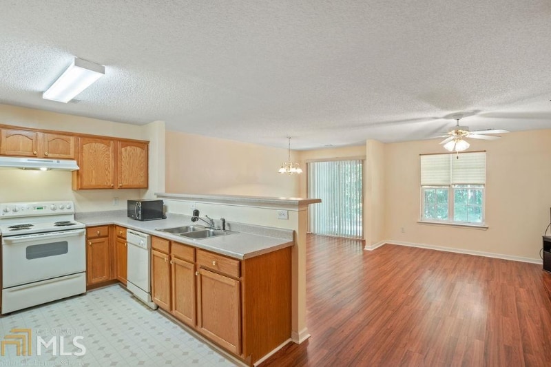 Building Photo - 6213 Hickory Ln Cir
