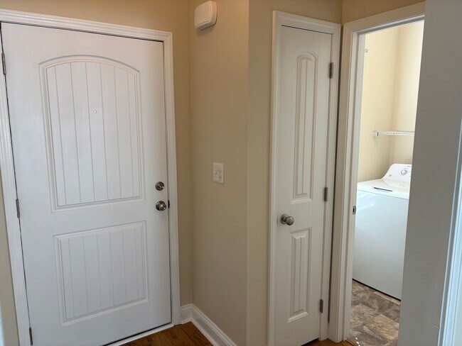 Building Photo - 292 Clearwater Dr