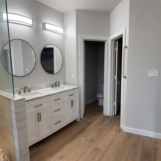 Building Photo - 9935 Clear Diamond Dr