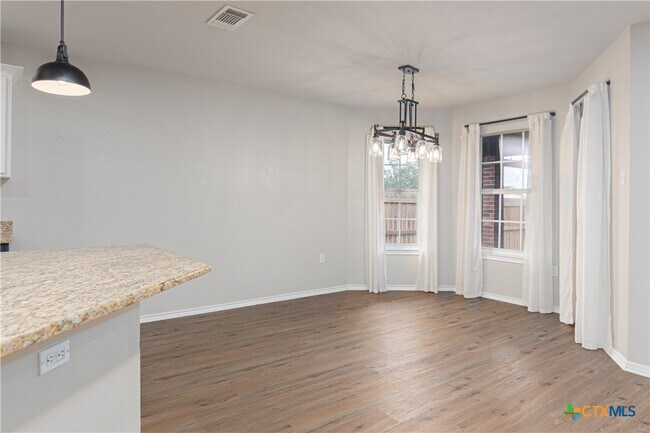 Building Photo - 121 Castlewood Dr