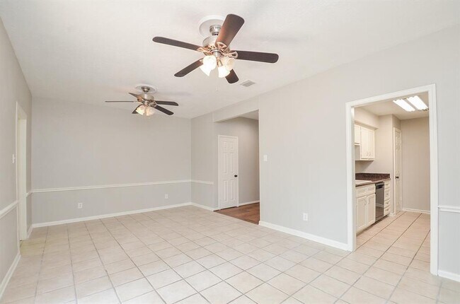 Building Photo - 940 Wycliffe Dr