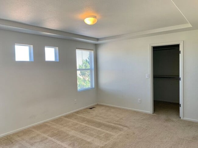 Building Photo - Gorgeous 2 Bedroom + Den, 2 Bathroom Home in Thompson River Ranch!