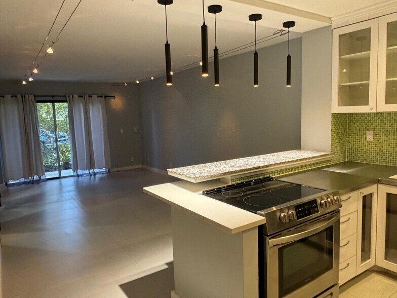 Building Photo - 7900 Camino Cir