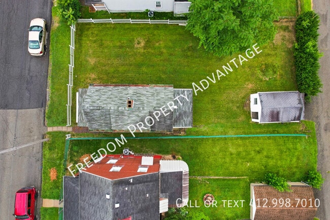 Building Photo - 425 32nd St