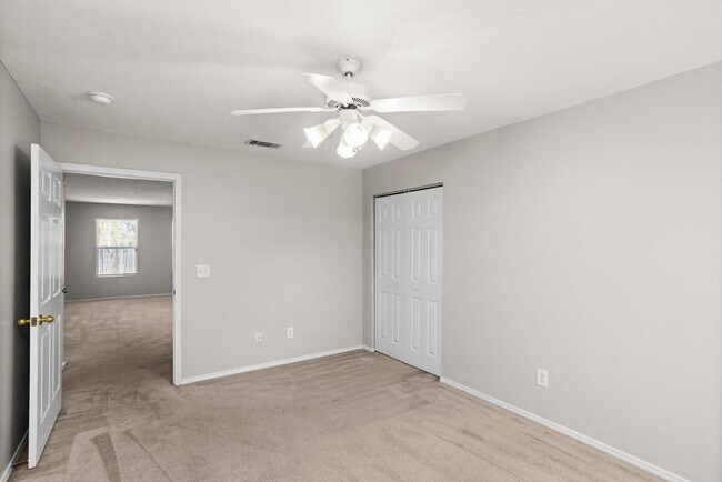Building Photo - 5248 Sunsail Dr