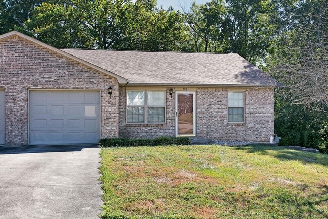Building Photo - 707 Princeton Dr