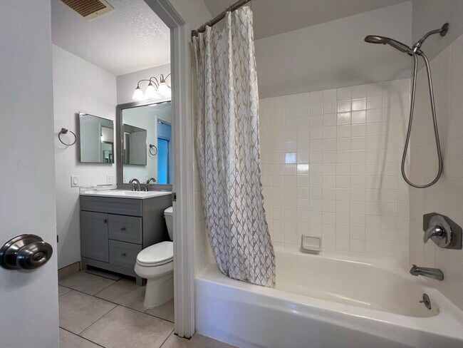 Building Photo - 480 Kenolio Rd