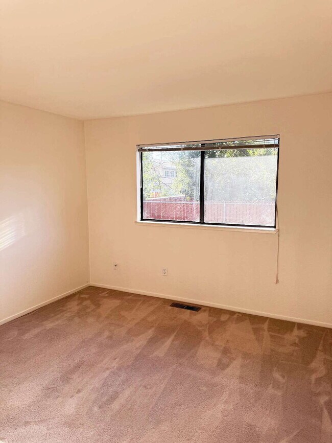 Building Photo - Single-Level Sonoma Living Less Than a Mile from the Historic Plaza