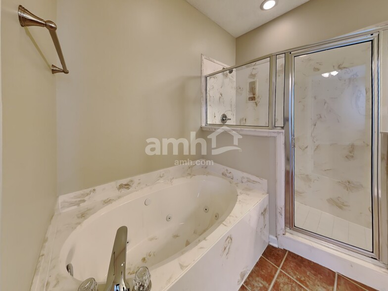 Building Photo - 12315 Longleaf Oak Trail