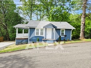 Building Photo - Renovated Craftsman Style 2 Bd 1- Ba Single Family Home with off street parking mins from Downtown!