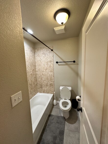 Building Photo - 2785 Exmoor Ln