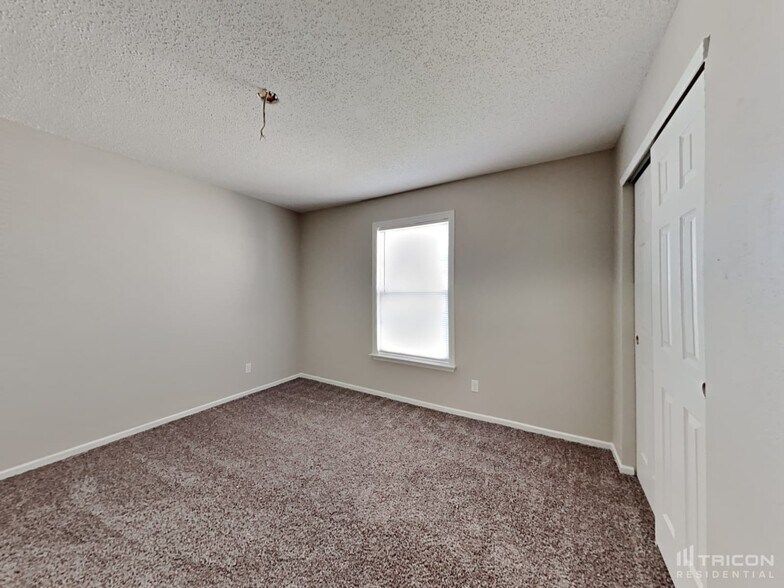 Building Photo - 2340 Bristol Dr