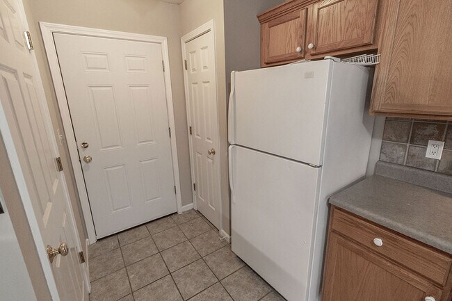 Building Photo - 4700 Fenimore Dr