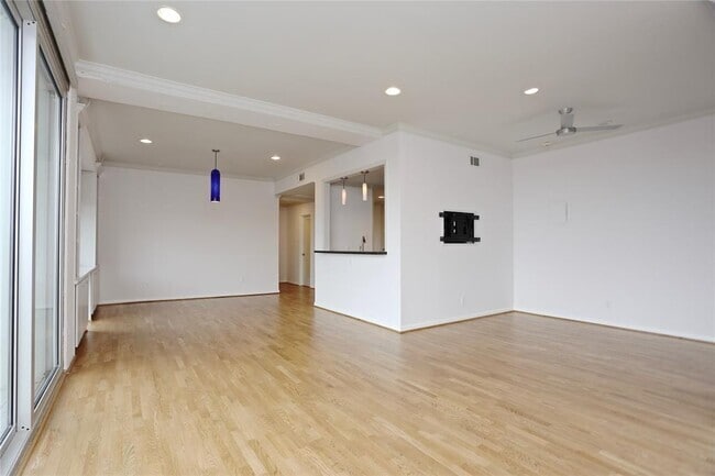 Building Photo - 3600 Montrose-ID44.51