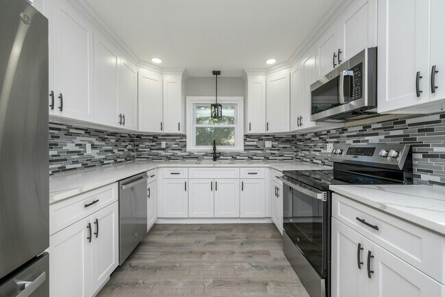 Building Photo - 6 Madison St