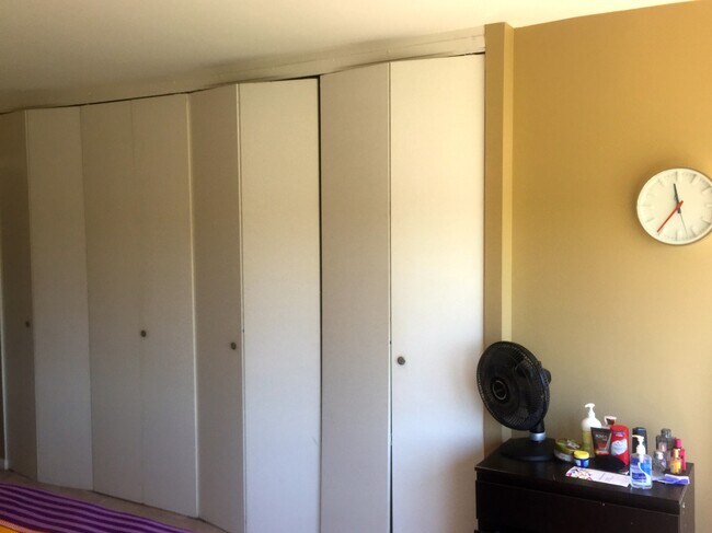 Building Photo - 5445 N Sheridan Rd