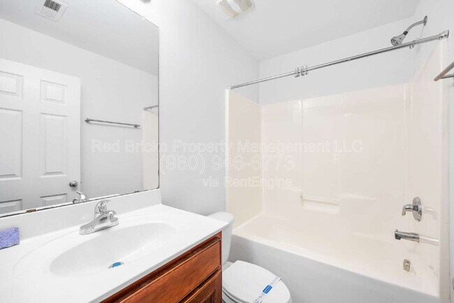 Building Photo - 3053 Summerfield Ridge Ln