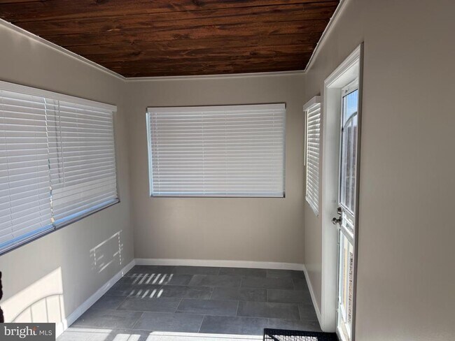 Building Photo - 8315 Navahoe Dr