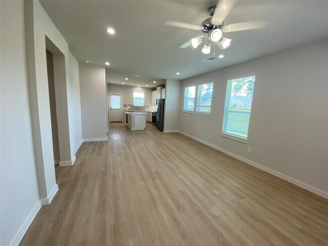 Building Photo - 40414 Gerygone Ln